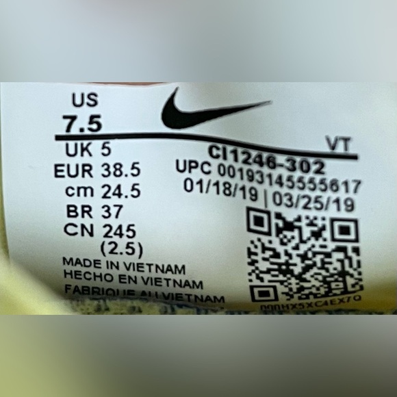 Nike Air VaporMax 2019 SE Womens Size 7.5 Running Shoes Sneakers Luminous Green - Picture 10 of 11